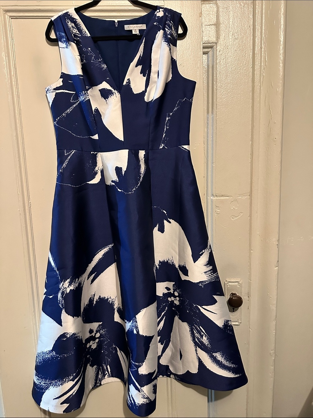 Like New Kay Unger Women’s Blue & White Floral Fit-and-Flare Dress. 49” L x 20”W